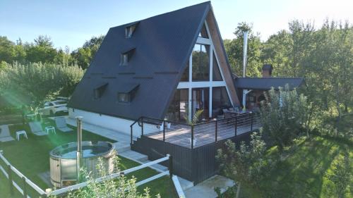 Viesnīcas āriene, Cabana Serenity - A-frame in Kotenesti