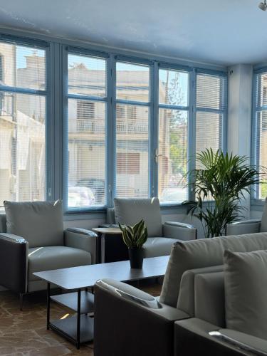 ล็อบบี้, Hotel Avra in เอไจนา