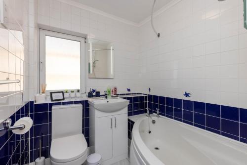 Modern 2 Bed Apartment Near City Centre with Free Parking, Edinburgh (photo 10)