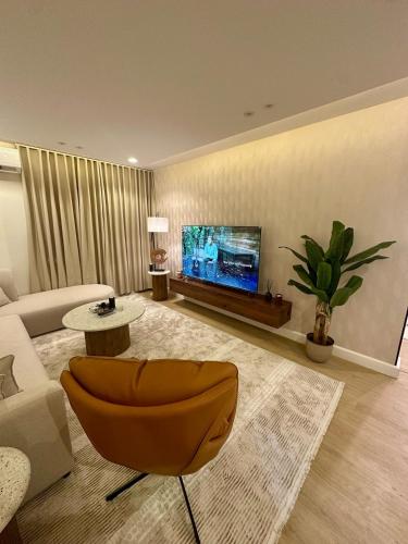 صالة مشتركة/ منطقة التلفزيون, Modern Room Apartment and Luxury Lounge in العقيق
