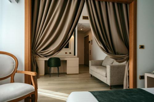 room detail thumbnail 1