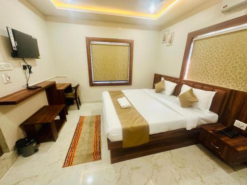 Hotel Pramod Park in อังคุล