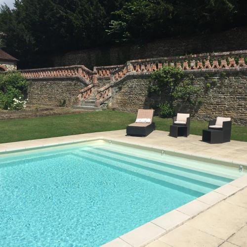 Peldbaseins, Le Manoir de Benedicte B&B in Cahan