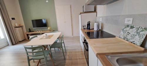 Dotări, Quattro B in Cuneo