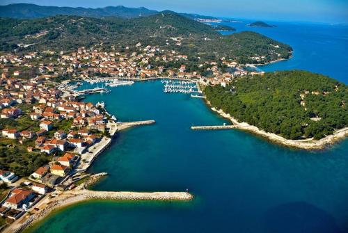  Apartments Solei-free parking in Kukljica