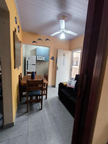 Apartamento Pé na Areia com Garagem no Centro Mongaguá