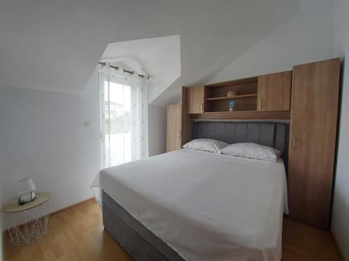 Apartment in Tribunj with sea view, balcony, air conditioning, W-LAN 5034-2, Tribunj (foto 7)