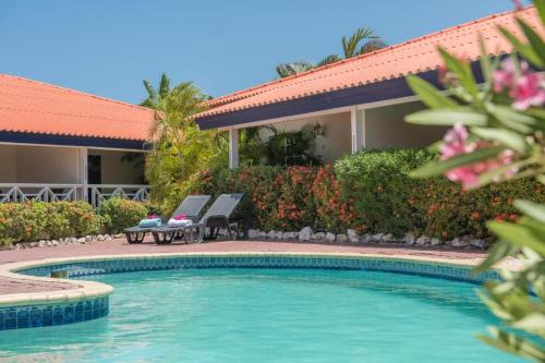 Blue Marlin Apartments, Nabij Mambo Beach