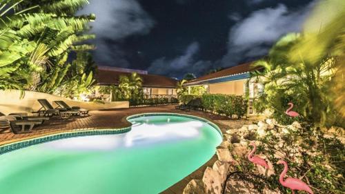 Blue Marlin Apartments, Nabij Mambo Beach
