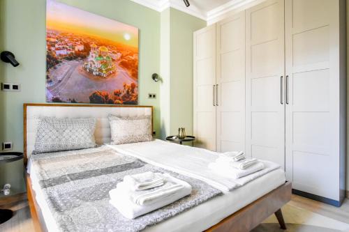Cozy 2BD Flat in Sofia Center with AC & Balcony by Flat Mаnager, Sofia (Foto 9)