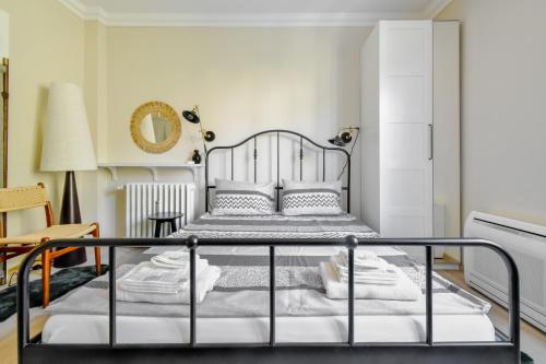 Cozy 2BD Flat in Sofia Center with AC & Balcony by Flat Mаnager, Sofia (Foto 6)