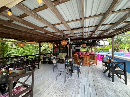 Közös társalgó / TV, Guava Grove Resort & Villas in West End