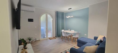 A Cheerful villa with free parking space, Tirana