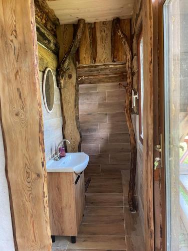 cabină de duș, Off-grid Eco Farm Dolinka in Banska stiavnica