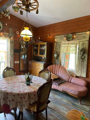 Iekārtas, Chalet de Bella in Strilky