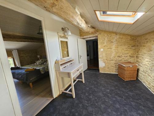 Viesnīcas āriene, Maison Charentaise avec piscine et boulodrome in Vandré