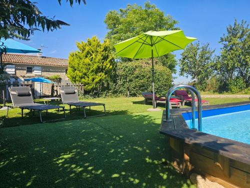 Skats, Maison Charentaise avec piscine et boulodrome in Vandré
