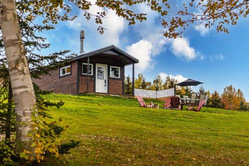 . Chalet le Coyote Lac, Micro Ferme, Sentier Du Domaine, Vue Sur Les Monts, Idéal 2 4 Personnes