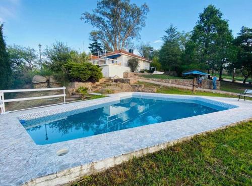 Casa con Piscina y Vista al Lago