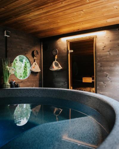 Panoramic Tube with Sauna & Hot Tub in Laulasmaa