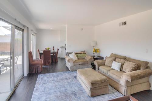 HOV Lux Whitehouse Lakeview Terrace in Santa Clarita