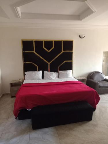 AFRICAN PRINCESS HOTEL, New Haven in Eнугу