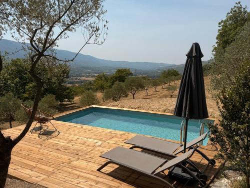 Bastidon avec vue et piscine au coeur du Luberon in Reillanne