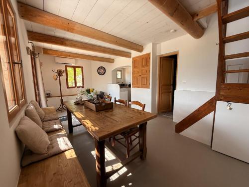 Bastidon avec vue et piscine au coeur du Luberon in Reillanne