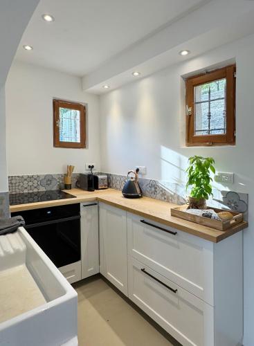 Bastidon avec vue et piscine au coeur du Luberon in Reillanne