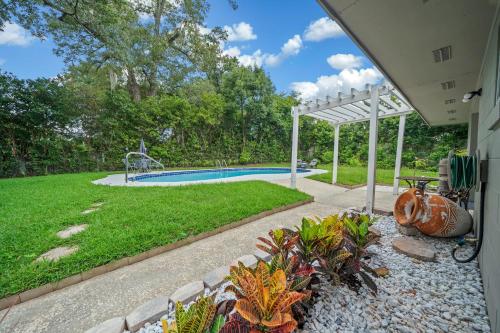 Relaxing, Cozy 3BR Pool Home with King Suite!