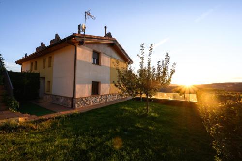 Kert, La Portilla de Gredos. Casa rural in Hoyos del Espino