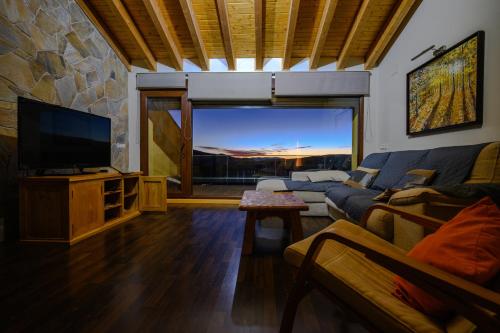 La Portilla de Gredos. Casa rural in Hoyos del Espino