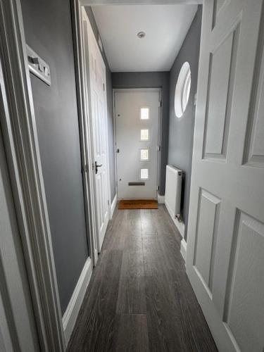 3 bedroom home in Horsham, West Sussex, with Free Parking in ฮอร์ชาม