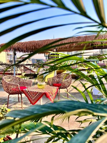 March Garden next to the Furniture Market in ฝอซาน