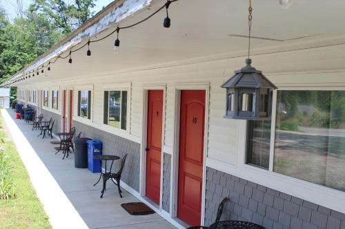 Yankee Trail Motel - image 12