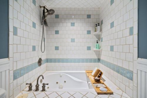 Hideaway Hot Tub Sunna Lake Kayaks Pool in บุชคิล (พีเอ)