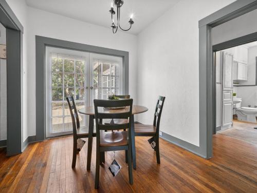 private home eight minutes from the city in San Antonio International Airport