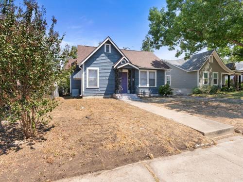 private home eight minutes from the city in San Antonio International Airport