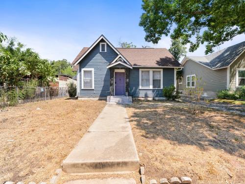private home eight minutes from the city in San Antonio International Airport