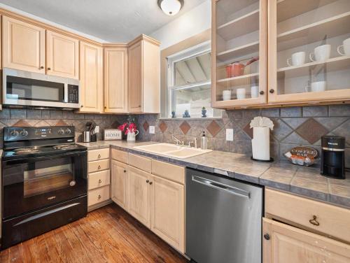 private home eight minutes from the city in San Antonio International Airport