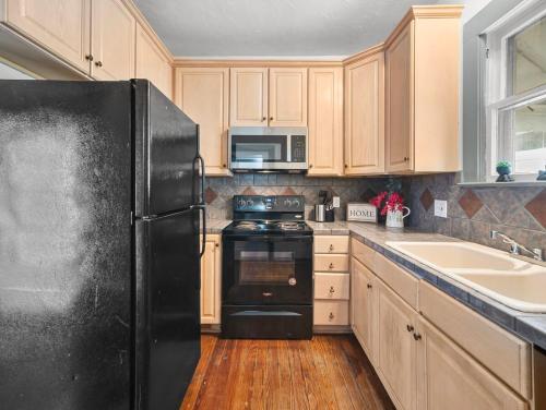 private home eight minutes from the city in San Antonio International Airport