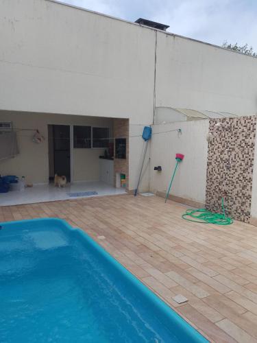 สระว่ายน้ำ, Casa com piscina Bairro Eliane in กวาราตูบา