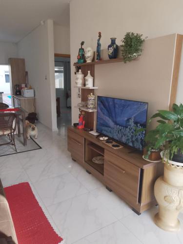 Casa com piscina Bairro Eliane in กวาราตูบา