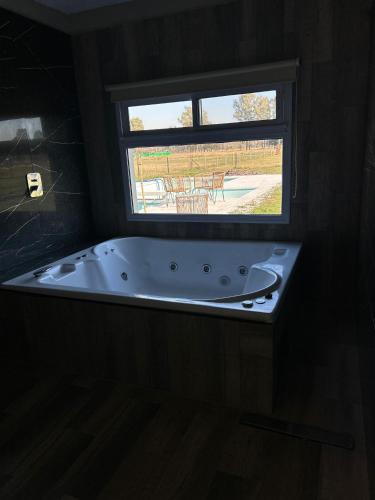 Pezsgőfürdő, Saturno Studio house in San Vicente