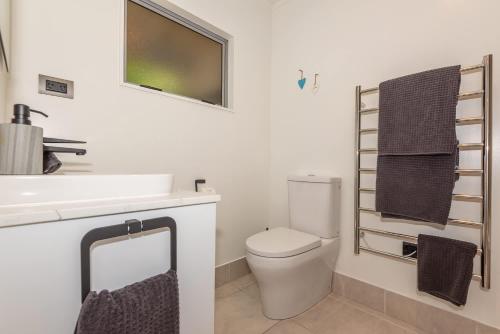 Twin Apartments - Walk to Forest with Spa Pools - image 4