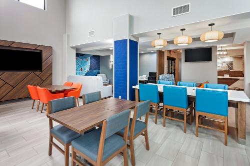 Holiday Inn Express Hotel & Suites Youngstown - North Lima/Boardman an IHG Hotel - image 9