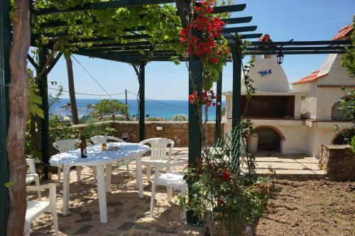 Létesítmények, Manos in Agia Ermioni