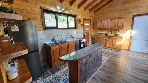 CASA CON VISTA AL VOLCAN Y TINAJA a MINUTOS del CENTRO PUCON in Menetue