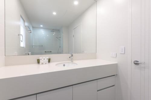 Balboa Apartments - image 3