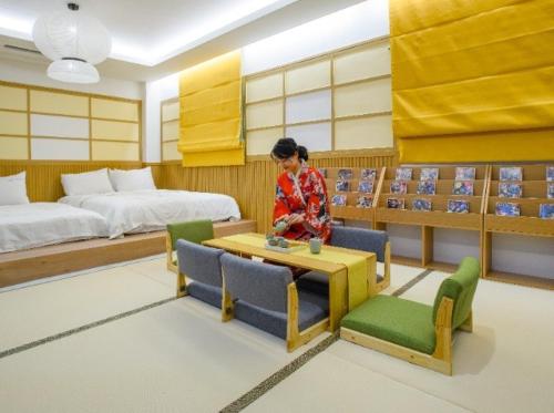 room detail thumbnail 1